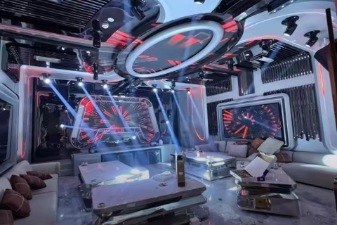 鹤岗夜场高薪诚聘女营销 日结1300-1500元包住宿