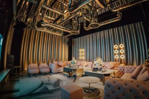 鹤岗夜场招酒水促销员 日薪优厚提供住宿